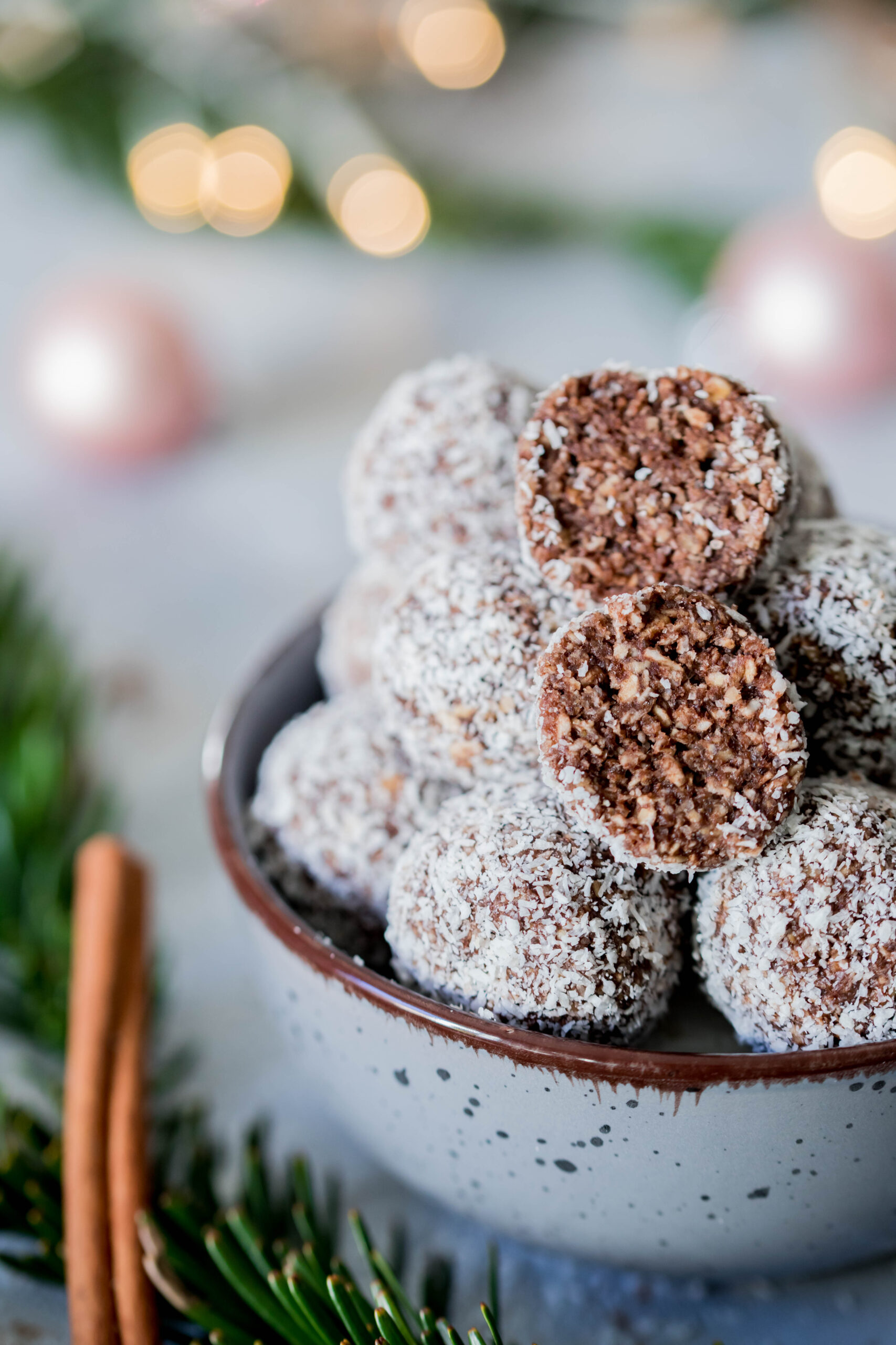 Kakao-Zimt Kugeln : Weihnachtlicher Snack für die ganze Familie