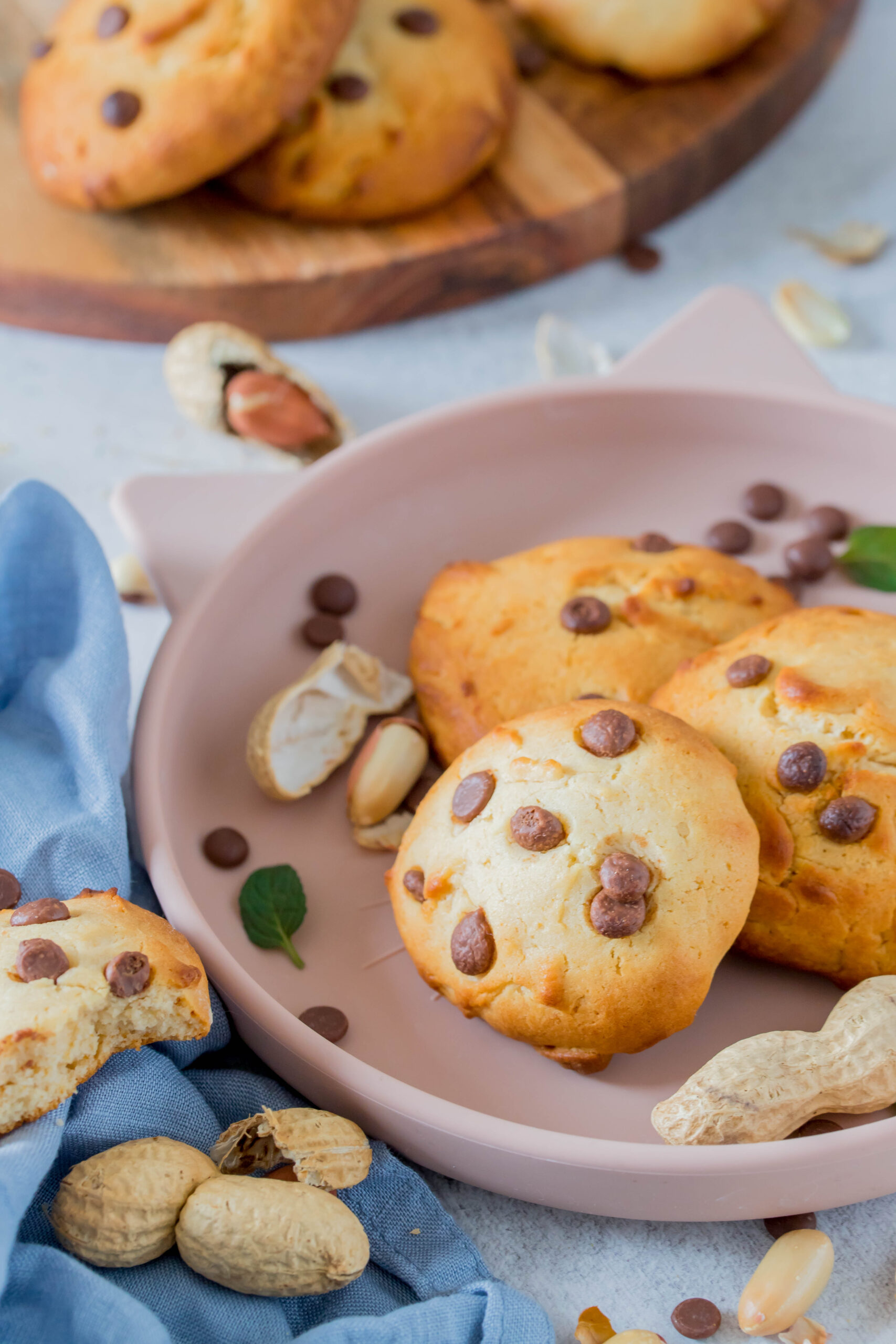 Cookies mit Erdnussmus und Schokostückchen - super einfach und schnell zubereitet. Perfekt für Kinder.